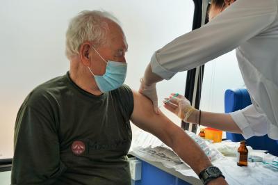 На пути к коллективному иммунитету: сегодня в мобильных ФАПах от коронавируса привились 446 орловцев 