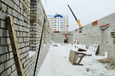 Юрий Парахин остался недоволен качеством строящегося детского сада по ул. Планерной