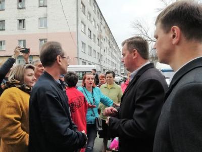 Александр Муромский встретился с жителями аварийных домов на ул. Металлургов