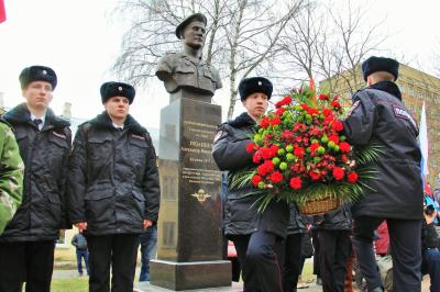 Героев России Александра Рязанцева и Алексея Скворцова увековечили в бронзе