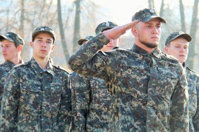 Молодежи предлагают получить военное образование