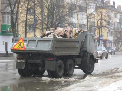 На уборку улиц вышли 36 снегоуборочных машин