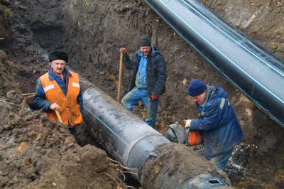 «Орёлводоканал» завершает реконструкцию участка водовода в Лужках