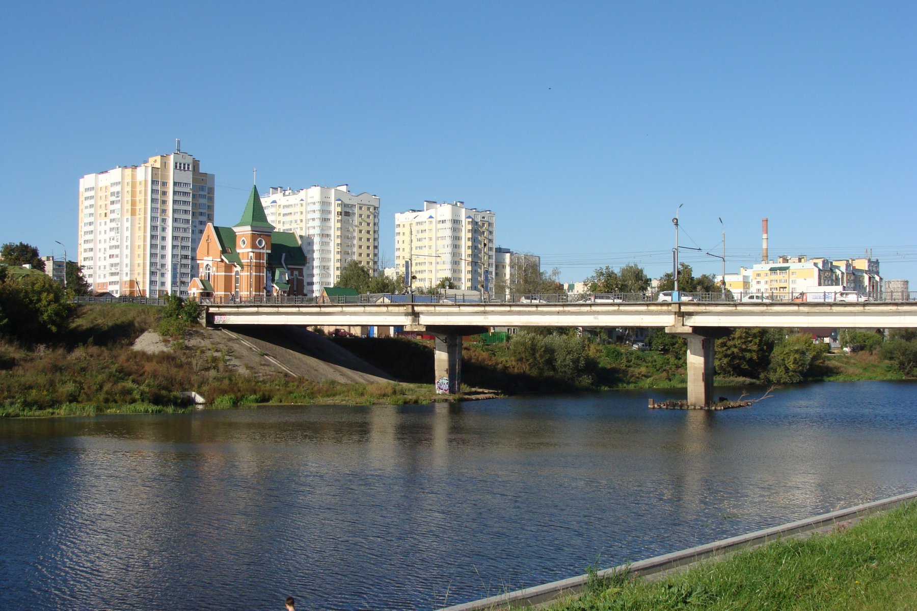 Разрушения на Октябрьском мосту устранят