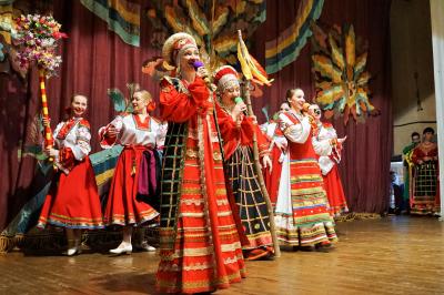 Жители Донбасса вместе с творческими коллективами Орла встречают Масленицу