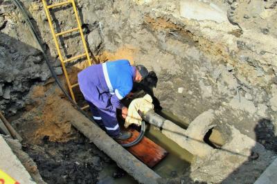 Как ведутся работы по устранению аварии на газопроводе в Заводском районе