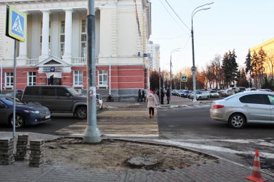 На ул. Горького начали переносить пешеходный переход