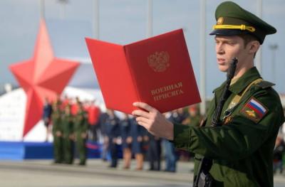 Военные учреждения Минобороны России продолжают набор курсантов