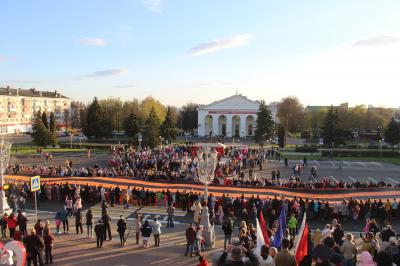 На Привокзальной площади развернулась самая большая в мире Георгиевская ленточка