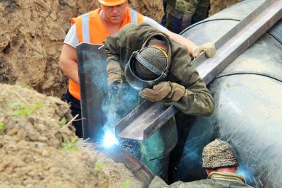 Работы по замене газопровода на ул. Васильевской завершат на месяц раньше
