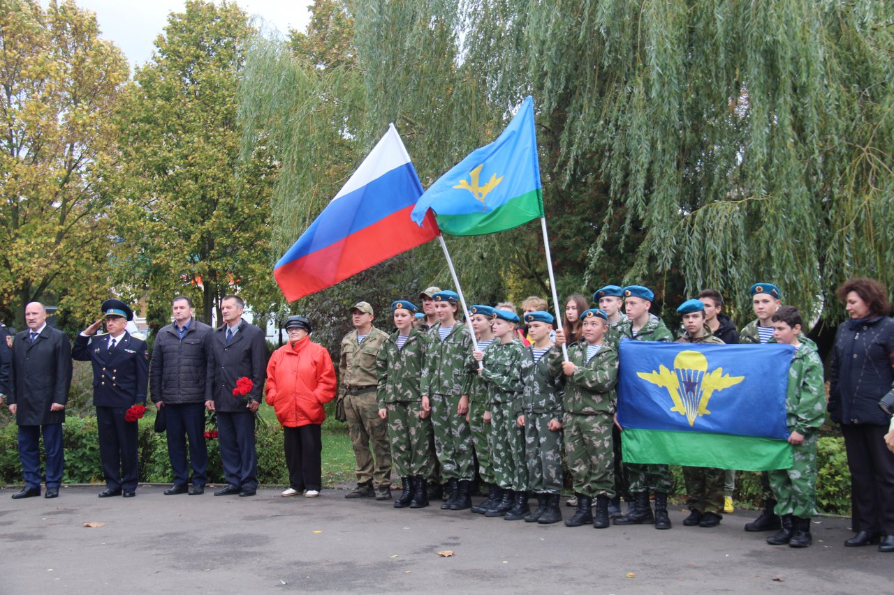 В Орле почтили память Героев-десантников