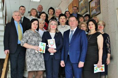 Александр Муромский поздравил женскую половину профсоюза администрации Орла с наступающим праздником