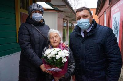 Женщин Железнодорожного района Орла поздравили с Днем матери