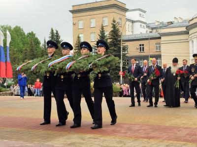 День Победы начался с церемонии возложения Гирлянды Славы