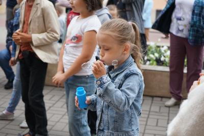 Подари улыбку детям: на ул. Ленина прошёл детский праздник